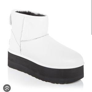 UGG mini platform